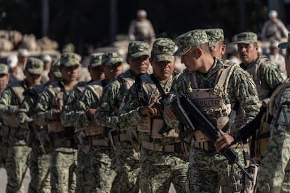 Elementos del ejército llegan a Tijuana (Baja California), en febrero de 2024.