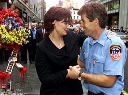 Cherie Blair, esposa del primer ministro británico, el pasado jueves en Nueva York en el homenaje a los bomberos fallecidos.