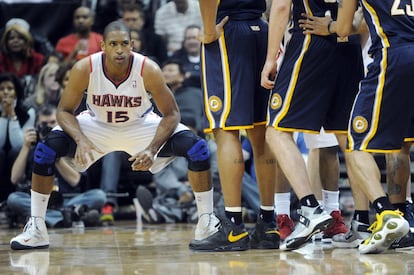 Al Horford, de los Hawks, se prepara para disputar el duelo ante los Pacers.