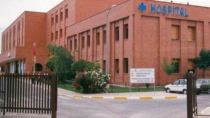 Acceso principal del hospital de Hell&iacute;n (Albacete). 