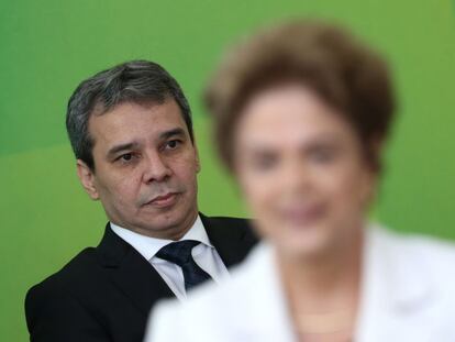 Cesar Lima e Silva ao fundo, atr&aacute;s de Dilma em sua posse.