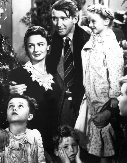 Qué bello es vivir (Frank Capra, 1946)
	

	La película que más se ha emitido en las televisiones de todo el mundo durante las fechas navideñas es la culpable de que sepamos que cada vez que suena una campana en Navidad, un ángel ha ganado sus alas.