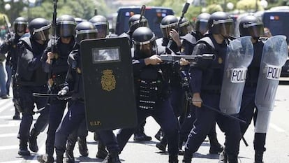 Un grupo de antidisturbios durante una actuación en la calle.