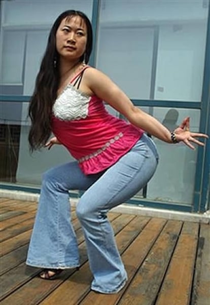 Los provocativos textos y las fotos de esta joven china conocida como 'hermana Farong' son el último objetivo de la censura oficial de Pekín.