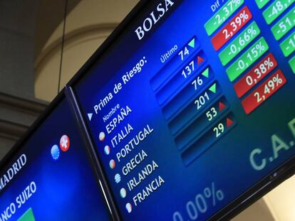 Panel de la Bolsa de Madrid con los principales valores de la prima de riesgo en una imagen de los pasados días.