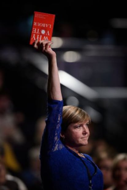 Una delegada en la conferencia anual de los laboristas, ayer en Manchester. / leon neal (afp)