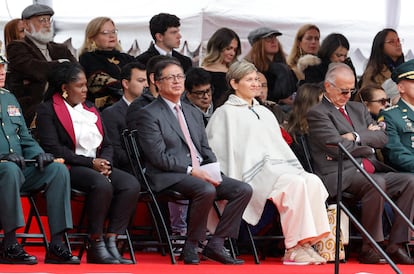 El presidente de Colombia y su esposa, Verónica Alcócer,  la vicepresidenta Francia Márquez y el ministro de Defensa, Iván Velásquez participan en la conmemoración del aniversario de la Batalla de Boyacá. 
