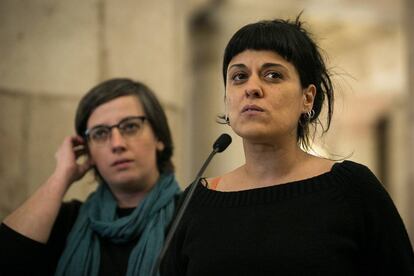 Les diputades Mireia Boya i Anna Gabriel.