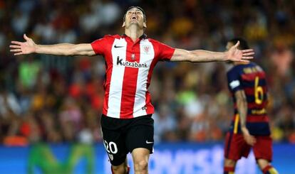 Aduriz celebra el gol del empate.