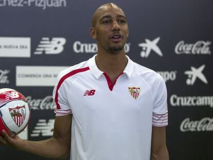 Nzonzi, el día de su presentación con el Sevilla.