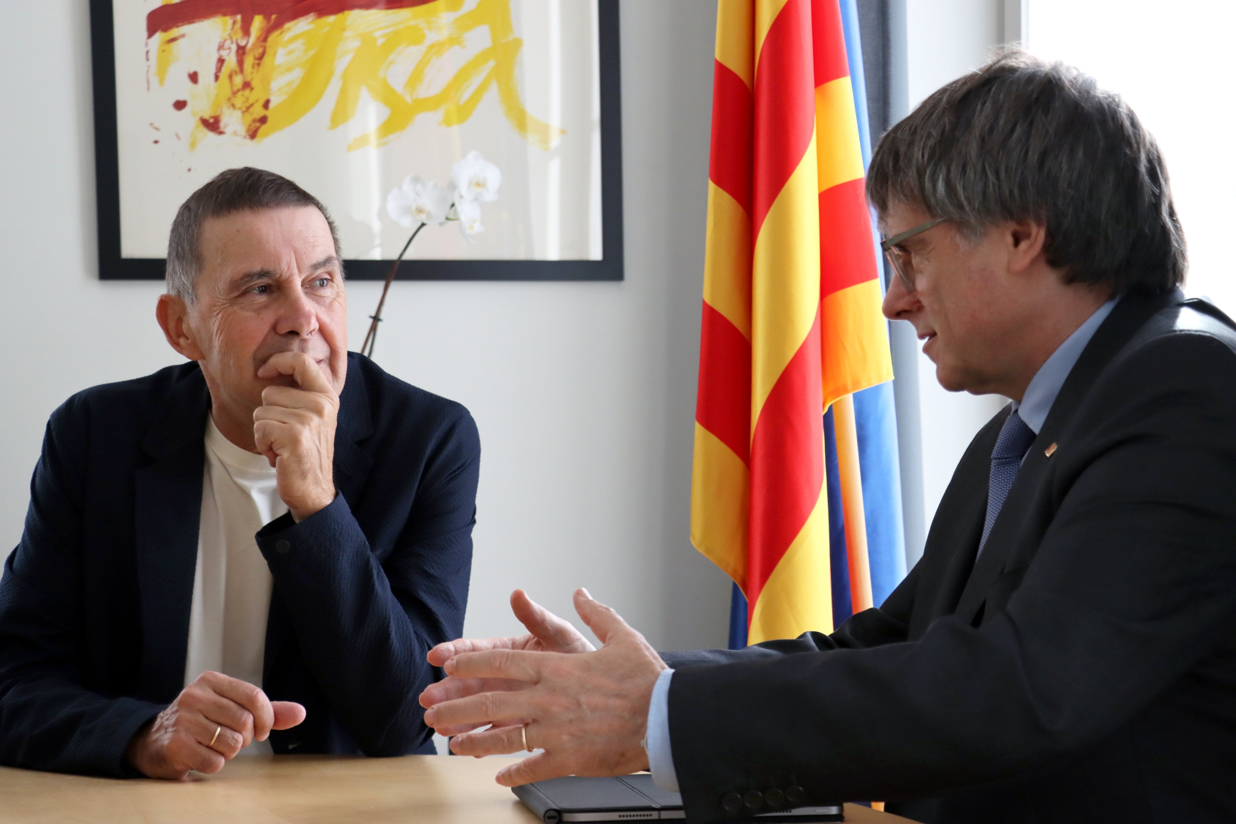 Junts, entre dos fuegos: aceptar la regulación del mercado de la vivienda o el portazo a Sánchez a cuatro días de la amnistía