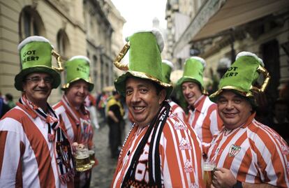 Una de las muchas cuadrillas que se han desplazado hasta Bucarest (Rumanía) para presenciar la final de la Europa League