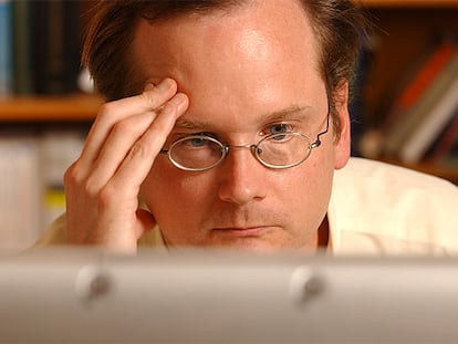 Lawrence Lessig acaba de presentar su libro 'Free Culture', que se descarga gratis desde Internet