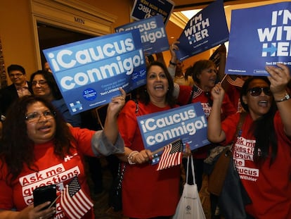 Trabajadoras latinas apoyan a Clinton en Las Vegas.