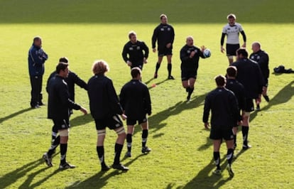 El rugby es uno de los deportes de equipo en el que hay una planificación previa a la competición. En la fotografía, el equipo de Escocia durante un entrenamiento en el estadio de Edimburgo