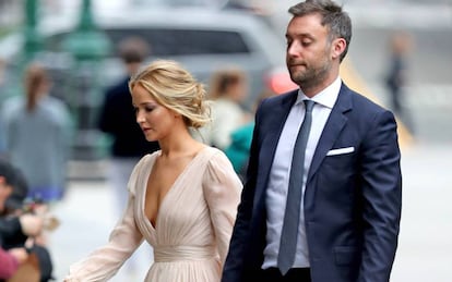 Jennifer Lawrence y su prometido, Cooke Maroney, en Nueva York, el pasado mayo.