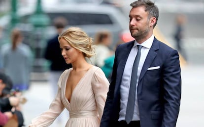 Jennifer Lawrence y su prometido, Cooke Maroney, en Nueva York, el pasado mayo.
 