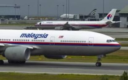 Imagen de dos aviones de Malaysia Airlines en el aeropuerto internacional de Kuala Lumpur. EFE/Archivo