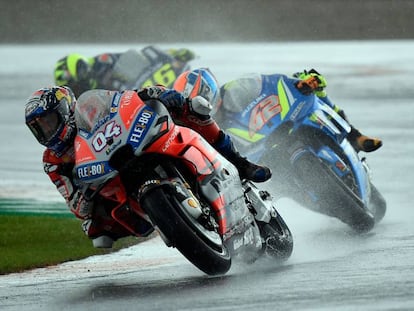 Dovizioso, Rins y Rossi en un momento de la carrera en Cheste.