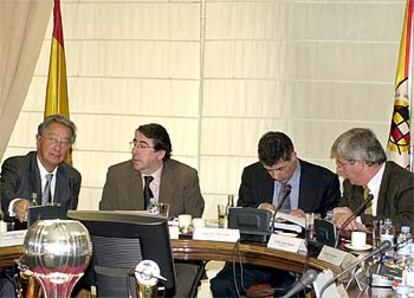 Juan Padrón, Jorge Pérez, Ángel María Villar y Pedro Tomás, durante la reunión de ayer.