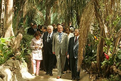 El Rey visita <i>La selva tropical,</i> dentro del Museo Cosmocaixa, inaugurado ayer en Barcelona.