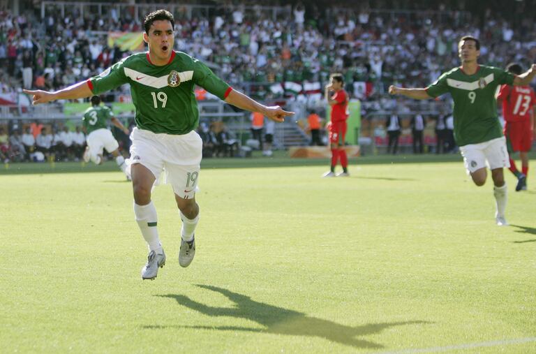 Omar Bravo célèbre un but lors de la Coupe du monde 2006.