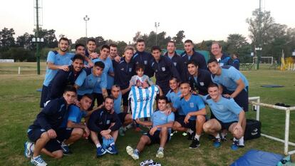 Los jugadores de Racing junto a Santi, durante la pretemporada.