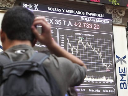 Paneles en la Bolsa de Madrid.