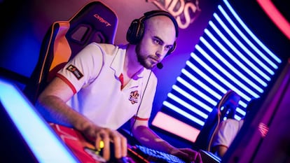 Jesús Falco Pérez, jugador de League of Legends del club madrileño MAD Lions, durante una competición.