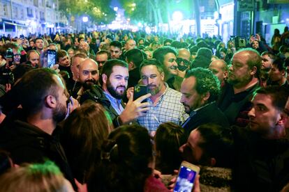 Santiago Abascal, el 15 de noviembre, en la protesta en Ferraz frente a la sede del PSOE durante el primer día del debate de investidura de Pedro Sánchez.