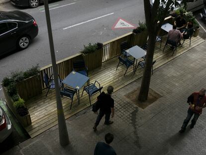Terraza de un bar de Barcelona, este jueves.