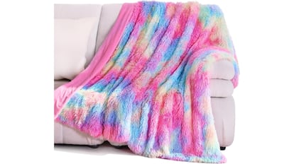 This is one of the best -selling Amazon hair blankets in the market
