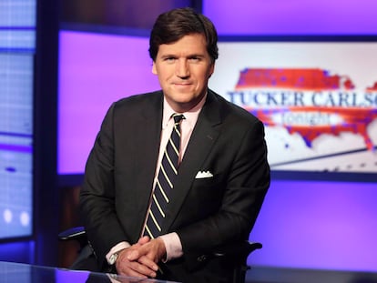Tucker Carlson, en el plató de su programa en Fox en 2017.