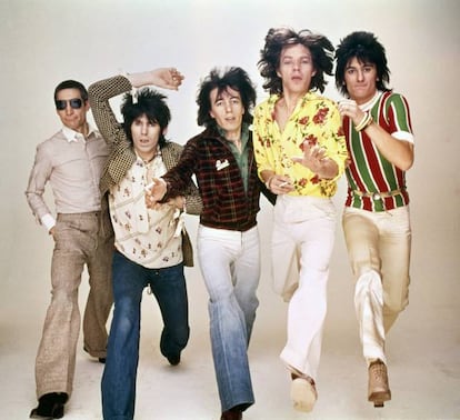 “Nunca elegía. Siempre vestí lo que había a mano porque sabía que era genial”, comenta Keith Richards sobre el vestuario de los Rolling Stones, del que aparecen varias prendas en la exposición 'Exhibitionism'.