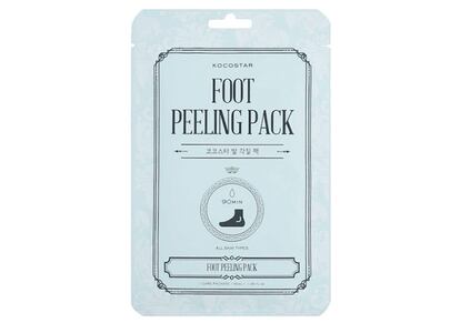 A prueba de sandalias. 

La locura por la cosmética coreana también llega a los pies. Los patucos desechables Foot Peeling Pack, de Kocostar, proponen una sencilla pedicura en casa: basta con llevarlos durante 90 minutos para que sus ácidos (glicólico, láctico…) realicen una suave exfoliación sin necesidad de frotar.