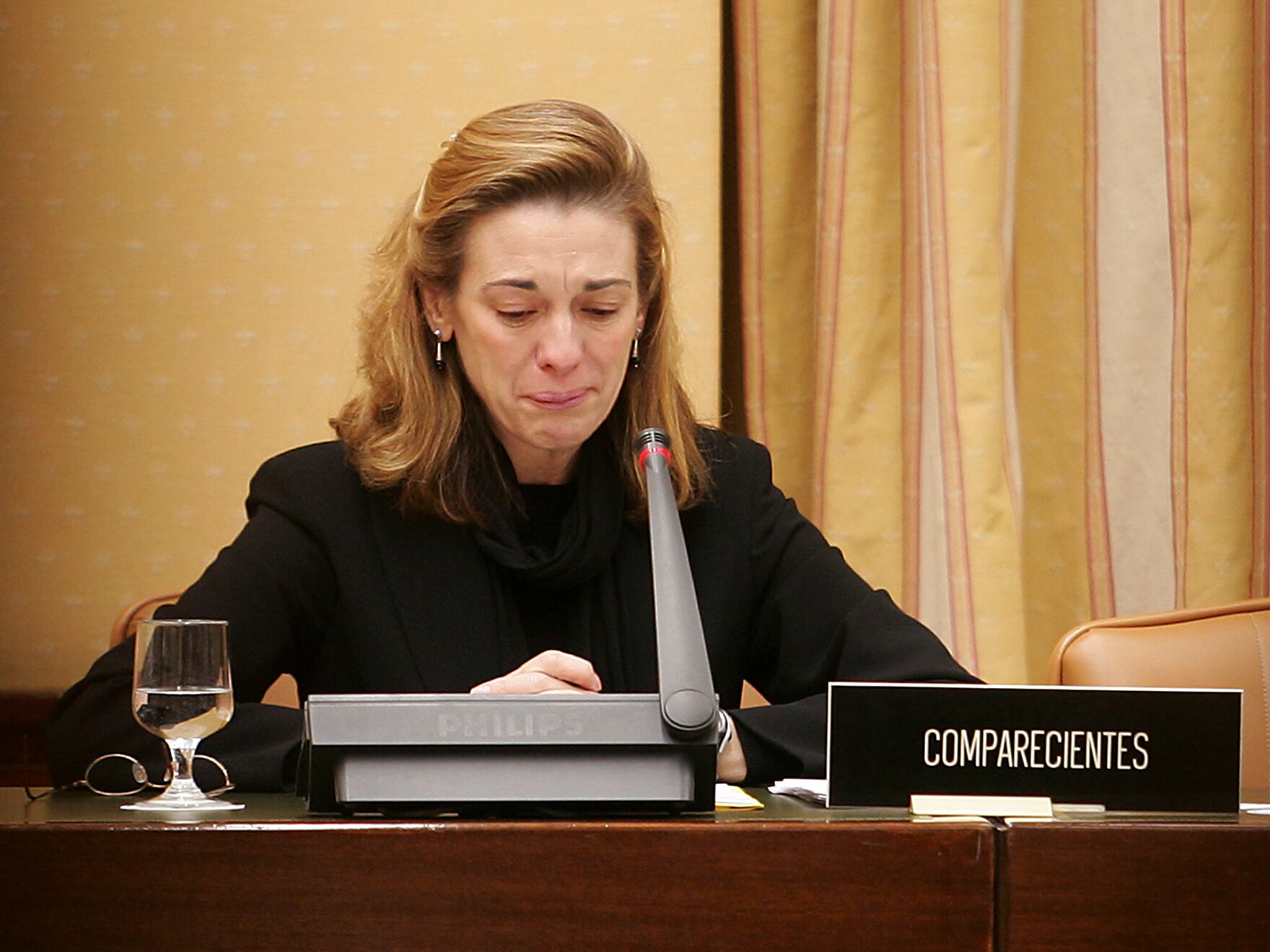 Pilar Manjón, portavoz de la Asociación 11-M Afectados del Terrorismo, comparece el 15 de diciembre de 2004 en el Congreso.