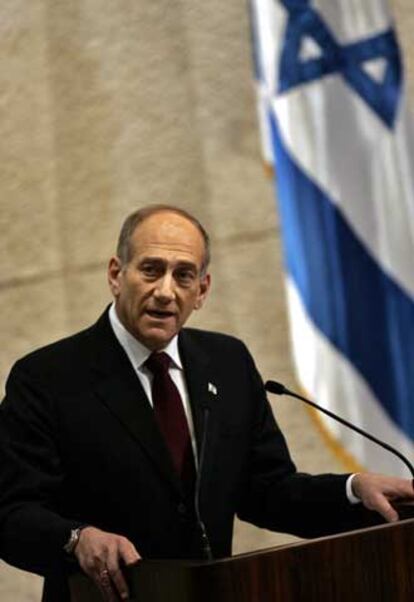 El primer ministro israelí, Ehud Olmert, en la sesión especial del parlamento de Israel.