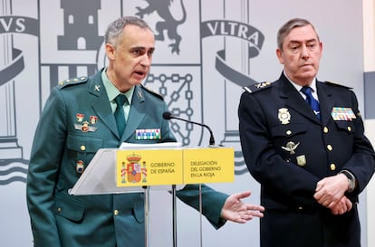 El jefe superior de Policía de La Rioja, Manuel Laguna, a la derecha, y el coronel jefe de la Guardia Civil Enrique Moure, en la rueda de prensa, este jueves en la Delegación del Gobierno de La Rioja,