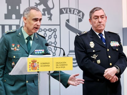 El jefe superior de Policía de La Rioja, Manuel Laguna, a la derecha, y el coronel jefe de la Guardia Civil Enrique Moure, en la rueda de prensa, este jueves en la Delegación del Gobierno de La Rioja,