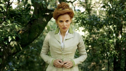 Elena Anaya, caracterizada como su personaje de Señorita Pam en 'Zipi y Zape y la isla del capitán'.