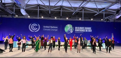 Varias mujeres, incluida la ministra española de Transición, Teresa Ribera, en la cumbre del clima COP26.