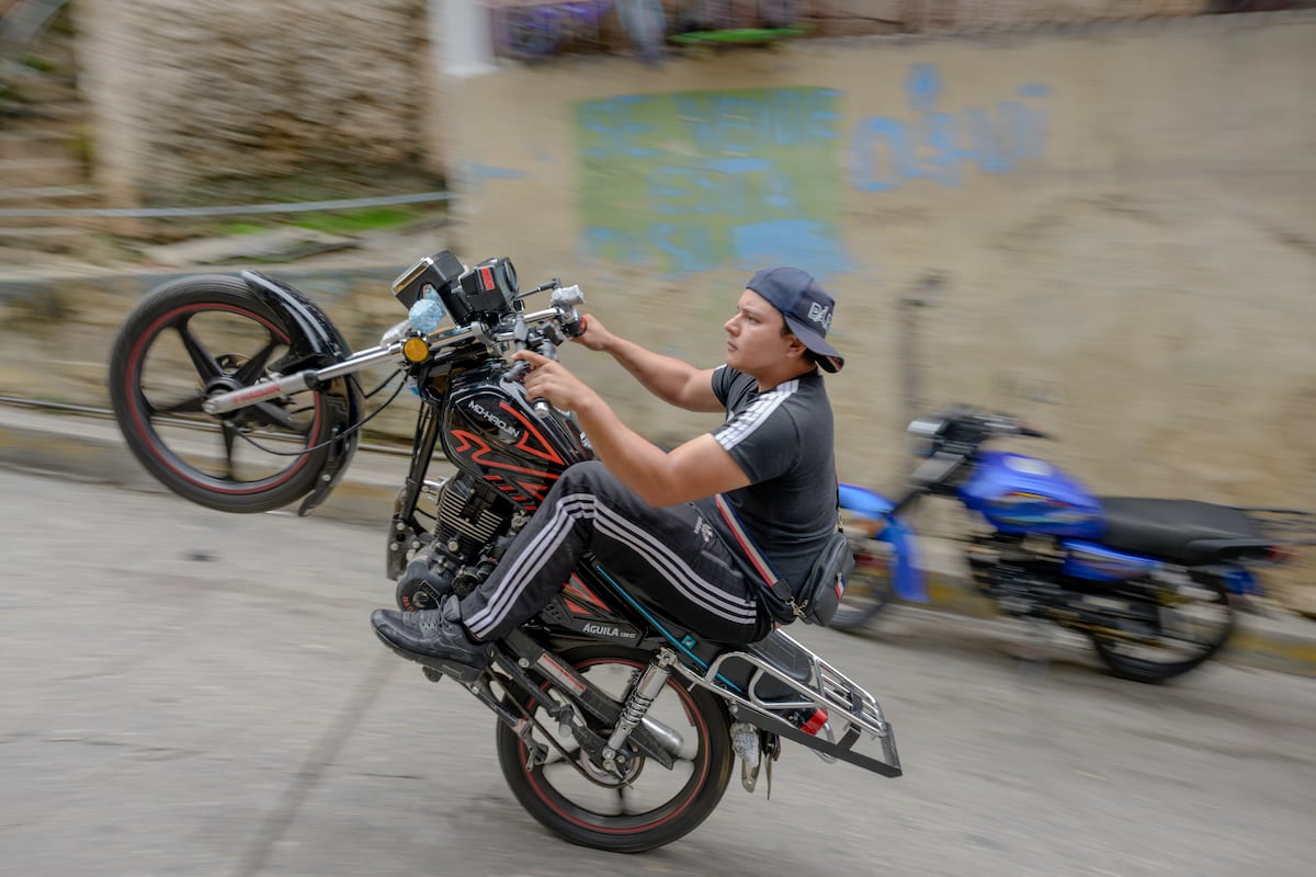 The dangerous motorcycle stunts that Nicolás Maduro has turned into a ...