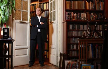 El escritor Javier Marías en su domicilio de Madrid, en febrero de 2017.