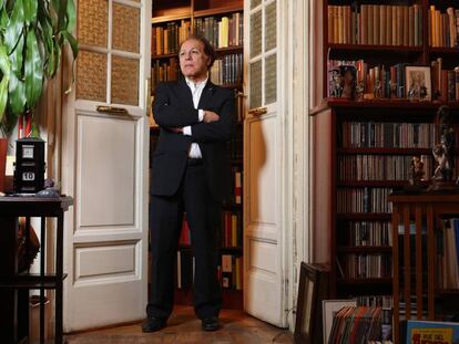 El escritor Javier Marías en su domicilio de Madrid, en febrero de 2017.