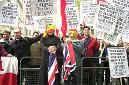 Algo más 200 gibraltareños se manifestaron el sábado en Londres en protesta por la reunión de Barcelona.