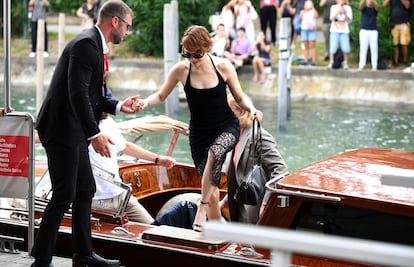 La actriz estadounidense, Emma Stones, llega al 82º Festival Internacional de Cine de Venecia, donde presenta 'Bugonia', la nueva comedia de ciencia ficción dirigida por Yorgos Lanthimos. 
