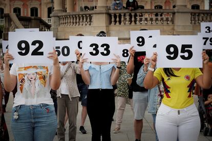 Más de un centenar de personas participaron el 20 de junio en la 'performance' organizada en Pamplona con motivo del Día Mundial de las Personas Refugiadas.