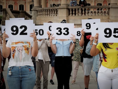 Más de un centenar de personas participaron el 20 de junio en la 'performance' organizada en Pamplona con motivo del Día Mundial de las Personas Refugiadas.