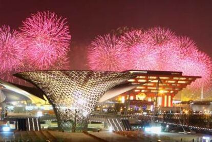El cielo de Shanghai se iluminó ayer con unos espectaculares fuegos artificiales.