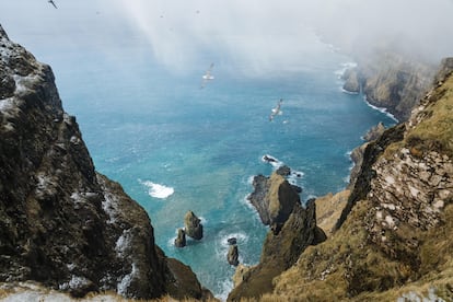 El acantilado de Beinisvørð desde el aire.